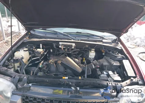 2005 Ford Escape Xlt z USA, uszkodzony, nr VIN 1FMYU93105KA72520